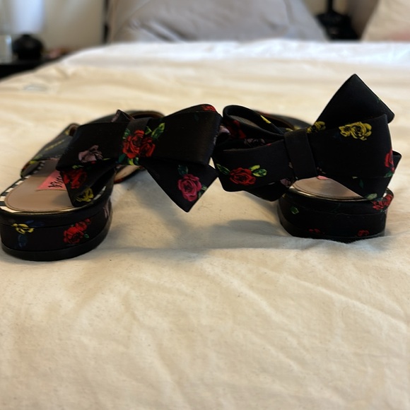 Betsy Johnson Flats - Picture 2 of 3